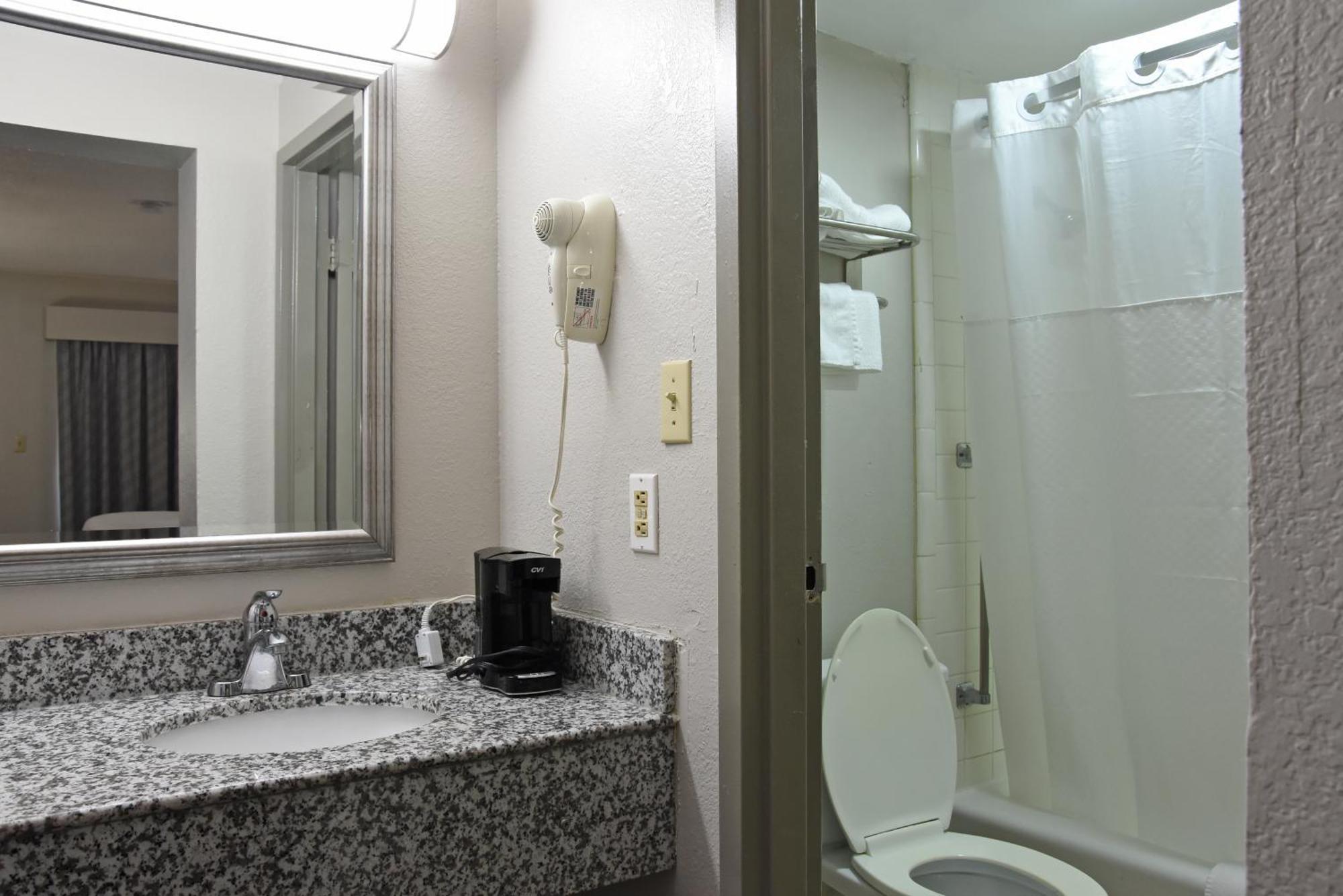 Days Inn By Wyndham Lebanon Esterno foto